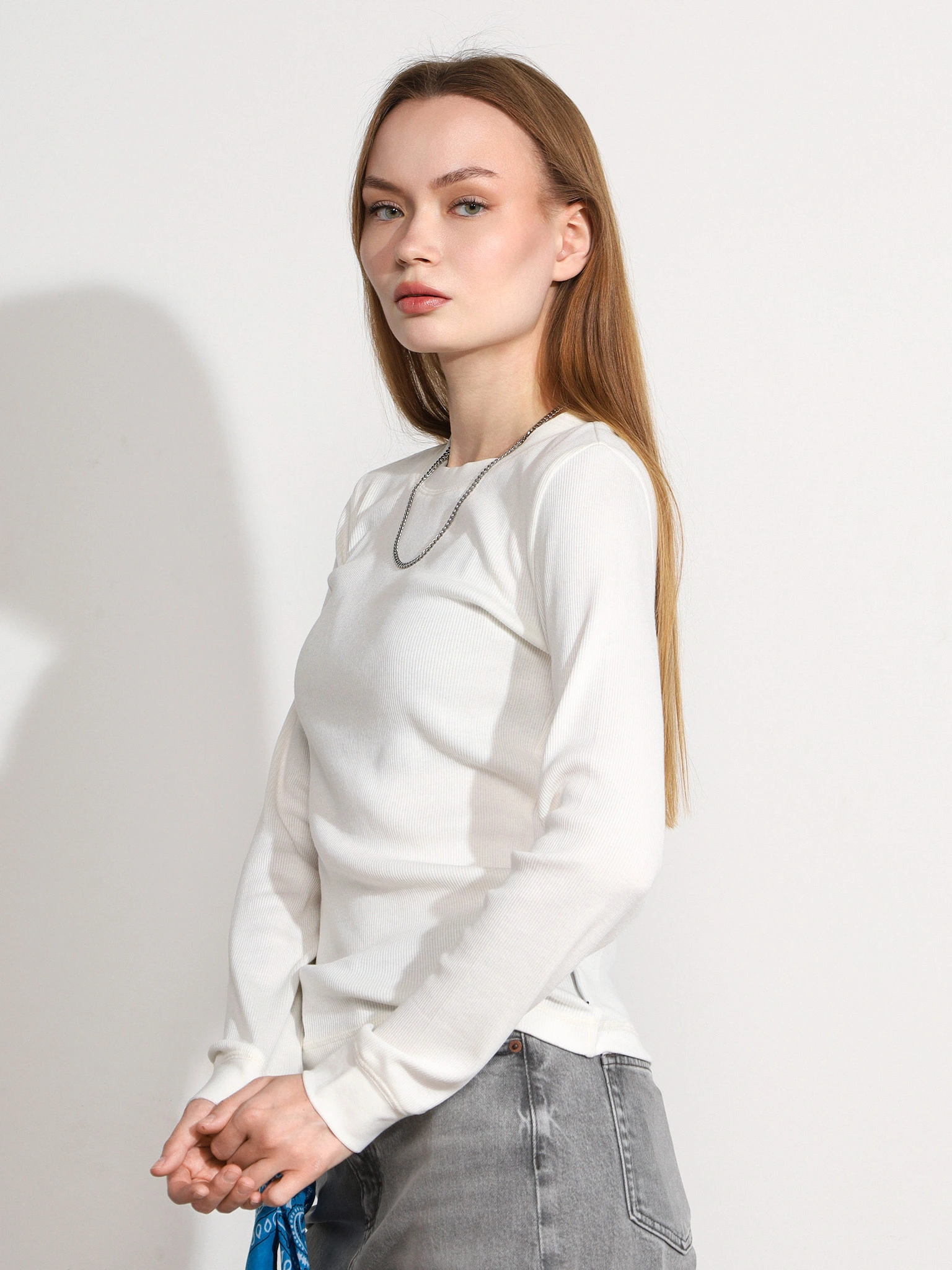 Футболка белого цвета из смесового хлопка